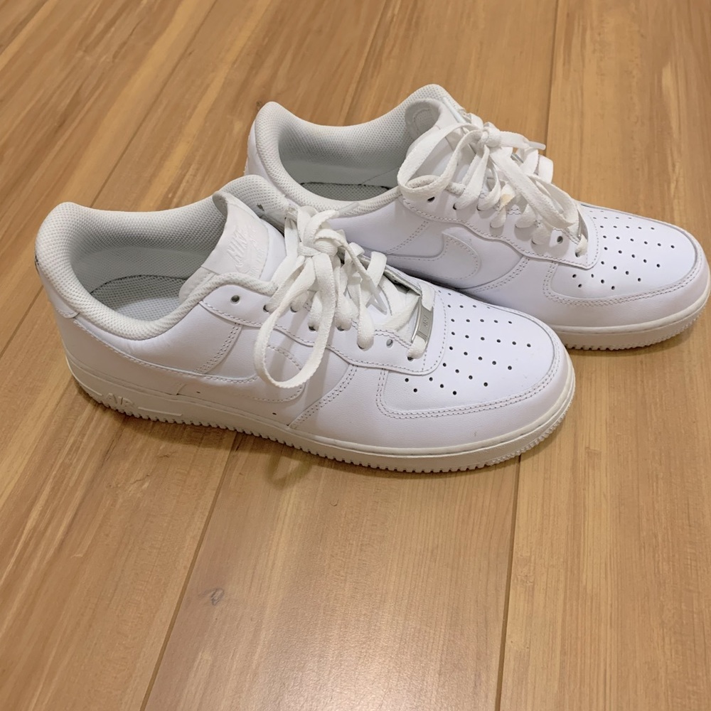 Mens Nike Air Force 1 sneakers pre loved